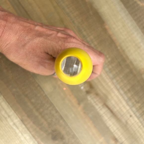 Yellow Vintage Juice Reamer - Picture 4 of 6